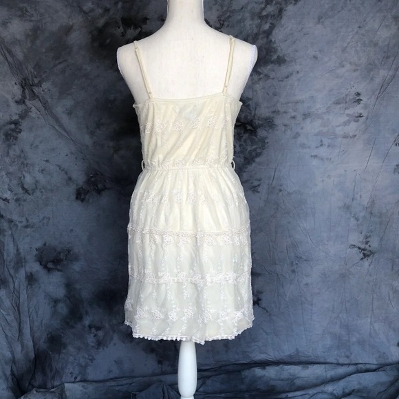 Ultra Pink- Size Medium Dress Cream Colored - Picture 3 of 5